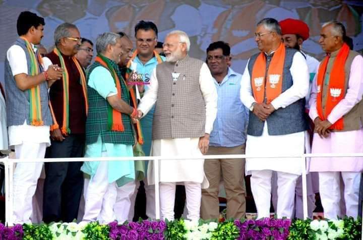 भारतीय जनता पार्टी,जालोर  जनसभा के दौरान श्री जोगेश्वर गर्ग ने प्रधान मंत्री श्री नरेंद्र भाई मोदी से शिष्टाचार भेट |