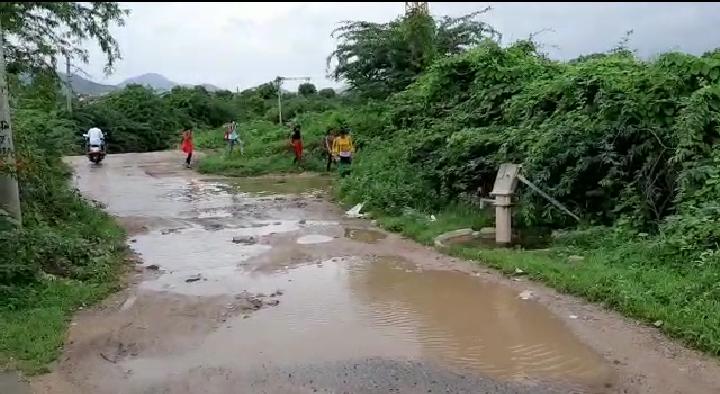 सड़क में खड्डा या खड्डे में सड़क सिरोही के हाल बेहाल