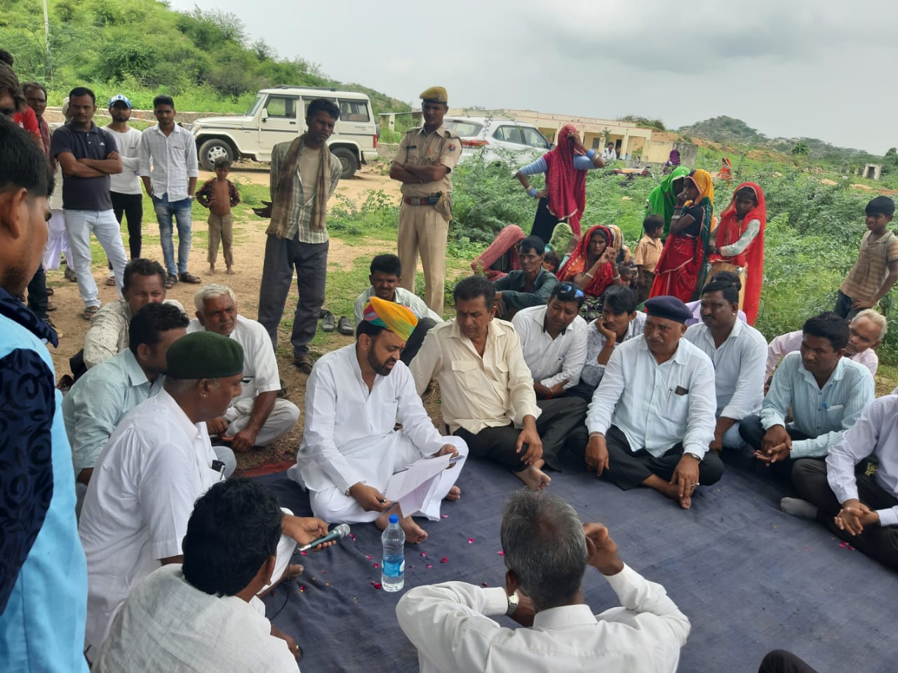 विधायक सयम लोढ़ा ने कई गांवों का दौरा कर सुनी समस्या