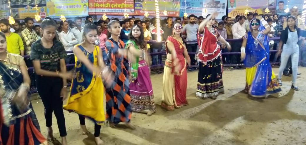 राम झरोखा में गरबा महोत्सव ने रफ्तार पकड़ी, रास गरबा नृत्य मे युवक- युवतियां उमड़े