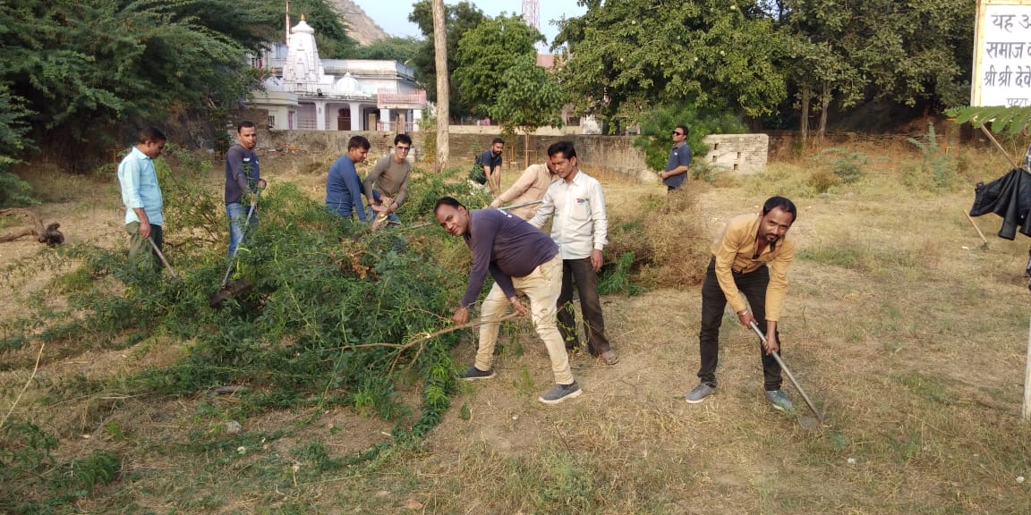 श्रमदान से देवेश्वर उद्यान ने पाया नूतन स्वरूप।