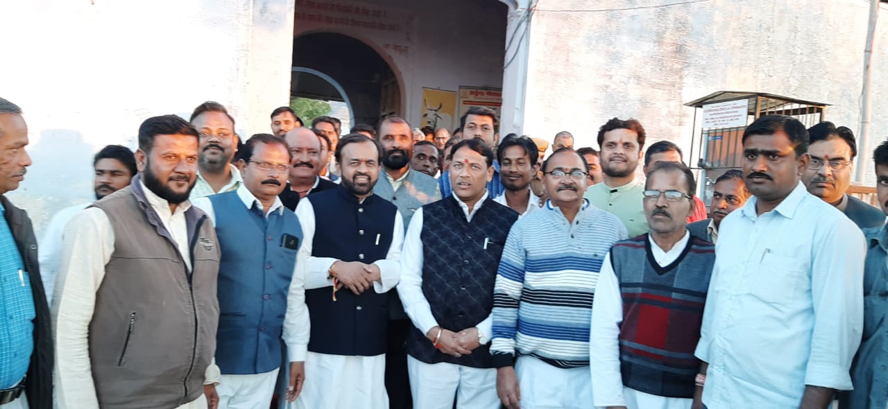 प्रदेश के खान एवं गौपालन मंत्री प्रमोद जैन (भाया) ने अर्बुदा गौशाला व जिले के विभिन्न गौशाला प्रतिनिधियो की बैठक ली