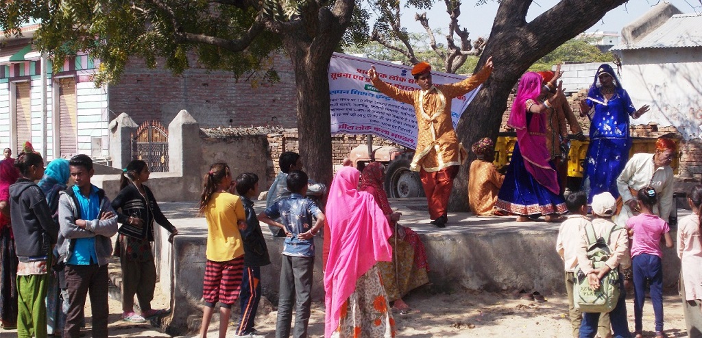 नुक्कड़ नाटक से मिशन इंद्रधनुष टीकाकरण का प्रचार...