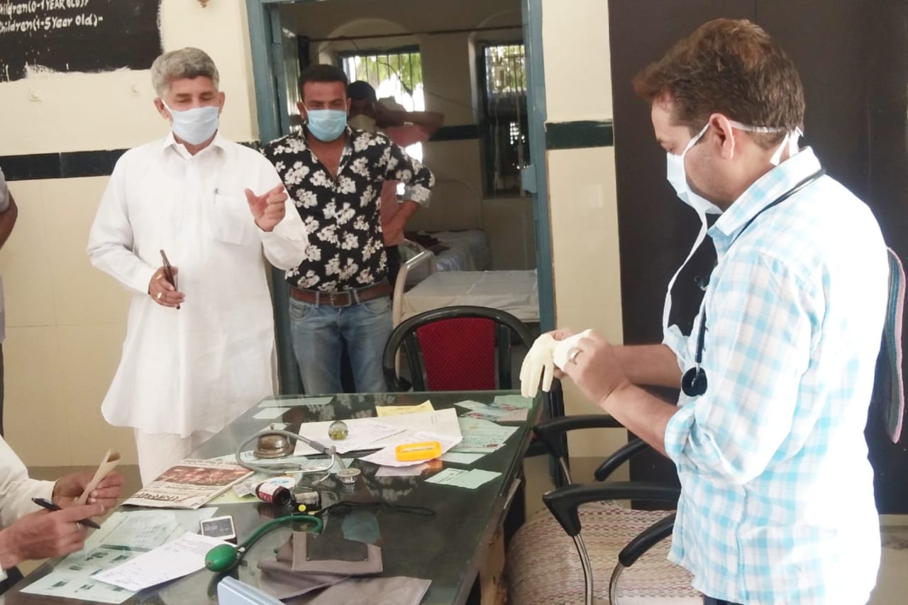 विधायक जगसीराम जी कोली ने मंडार के प्राथमिक स्वास्थ्य केन्द्र का औचक निरीक्षण कर स्वास्थ्य सेवाओं का जायजा लिया।