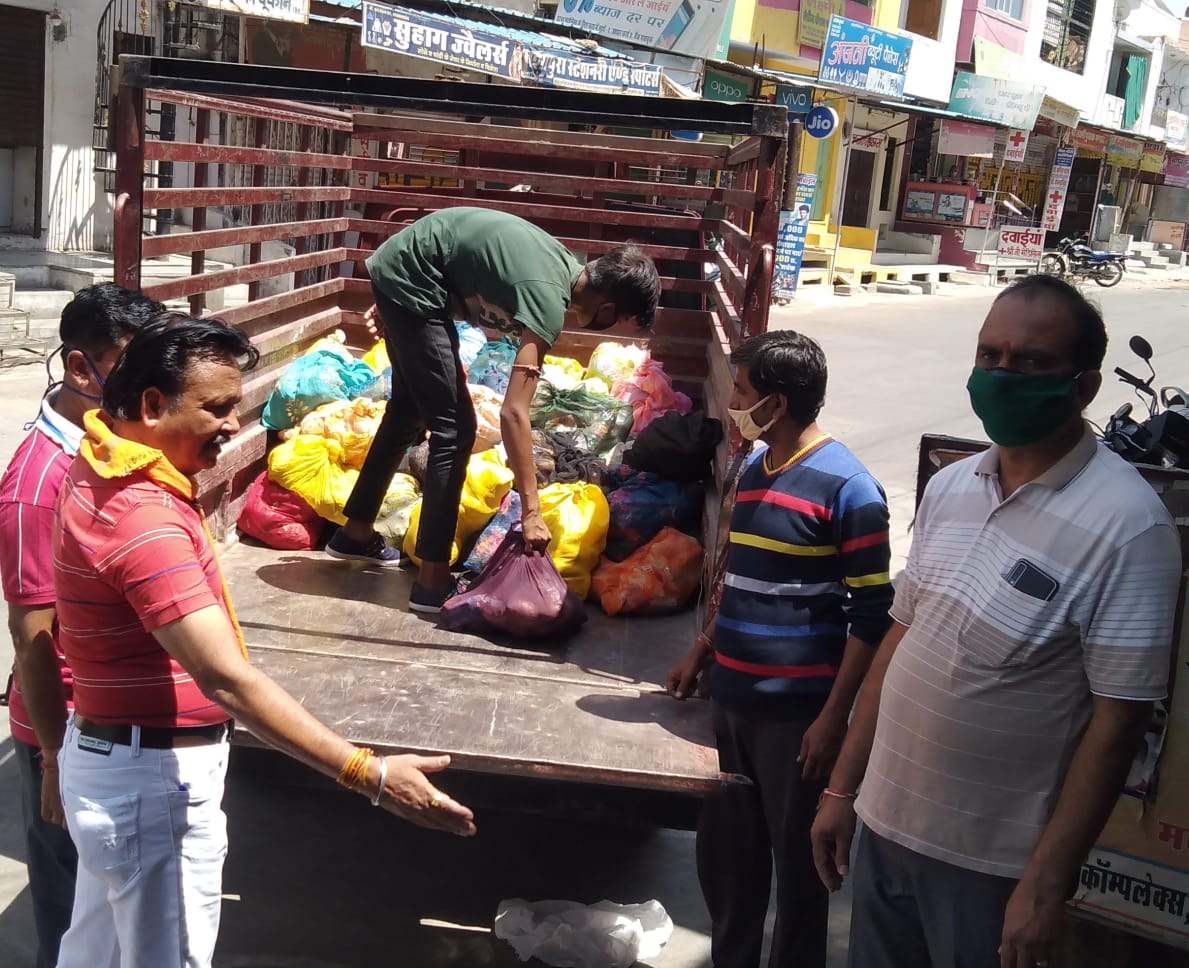 भाजपा मंडल ने मदद में बढ़ाए हाथ,101 राशन किट दिए