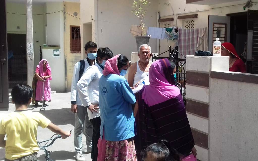 कोरोना वायरस के संक्रमण को लेकर डोर-टू-डोर सर्वे जारी- डॉ. राजेश कुमार