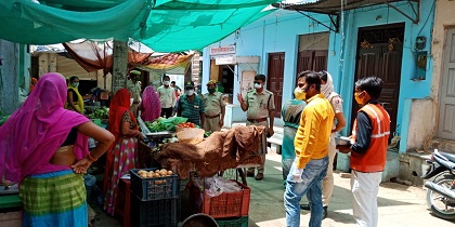 लोकडाउन 3 के अंतिम दिन जिला मुख्यालय पर उड़ी सोसल डिस्टेंसिंग की धज्जियां