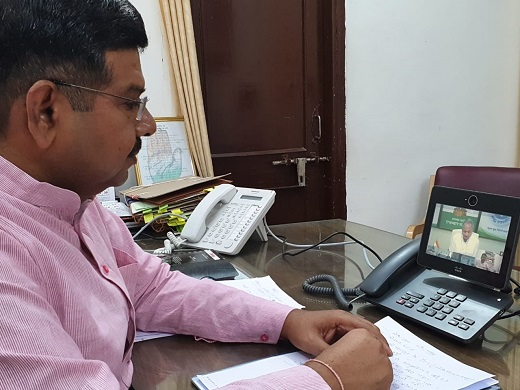 अशोक गहलोत ने राज्य के प्रभारी मंत्री से वीडियो कॉन्फ्रेंसिंग के माध्यम से कोरोना महामारी के सम्बंध में फीडबैक व सुझाव लिए