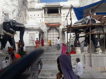 आराध्य देव सारणेश्वर महादेव मंदिर के दर्शन  को तरसे श्रद्धालु