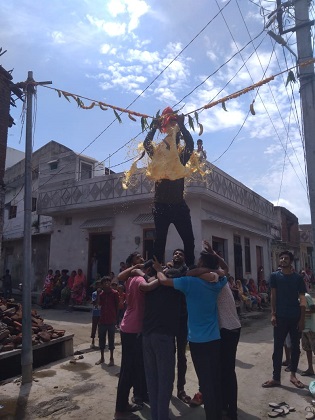 मटकी फोडी कर कानुडा का किया विसर्जन।