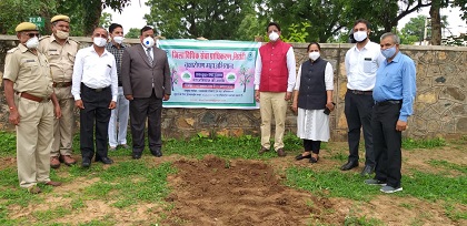 हर व्यक्ति अपने जन्म दिवस पर एक पौधा अवश्य लगाए : सेशन जज विक्रांत गुप्ता।