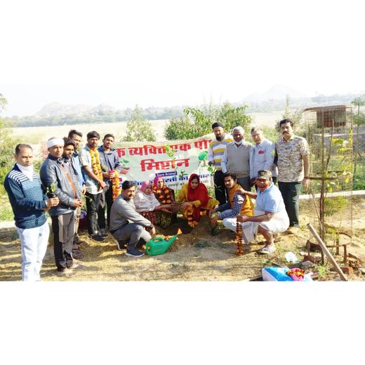 शहीद बाबु लाल मीणा की पुण्यतिथि पर पौधा रोपण एक व्यक्ति एक पौधा मिशन