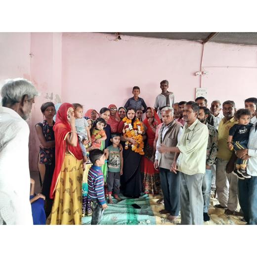 हेमलता शर्मा के लगातार छठी बार जिलाध्यक्ष बनने पर ग्रामवासियों ने किया स्वागत