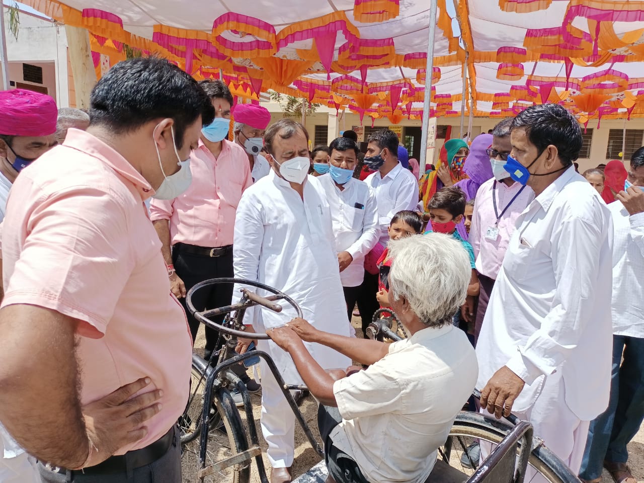 कोरोना काल मे प्रदेश की जनता को सीएम गहलोत ने हर क्षेत्र में संभाला यह अदभुत मिसाल: सिरोही विधायक संयम लोढा