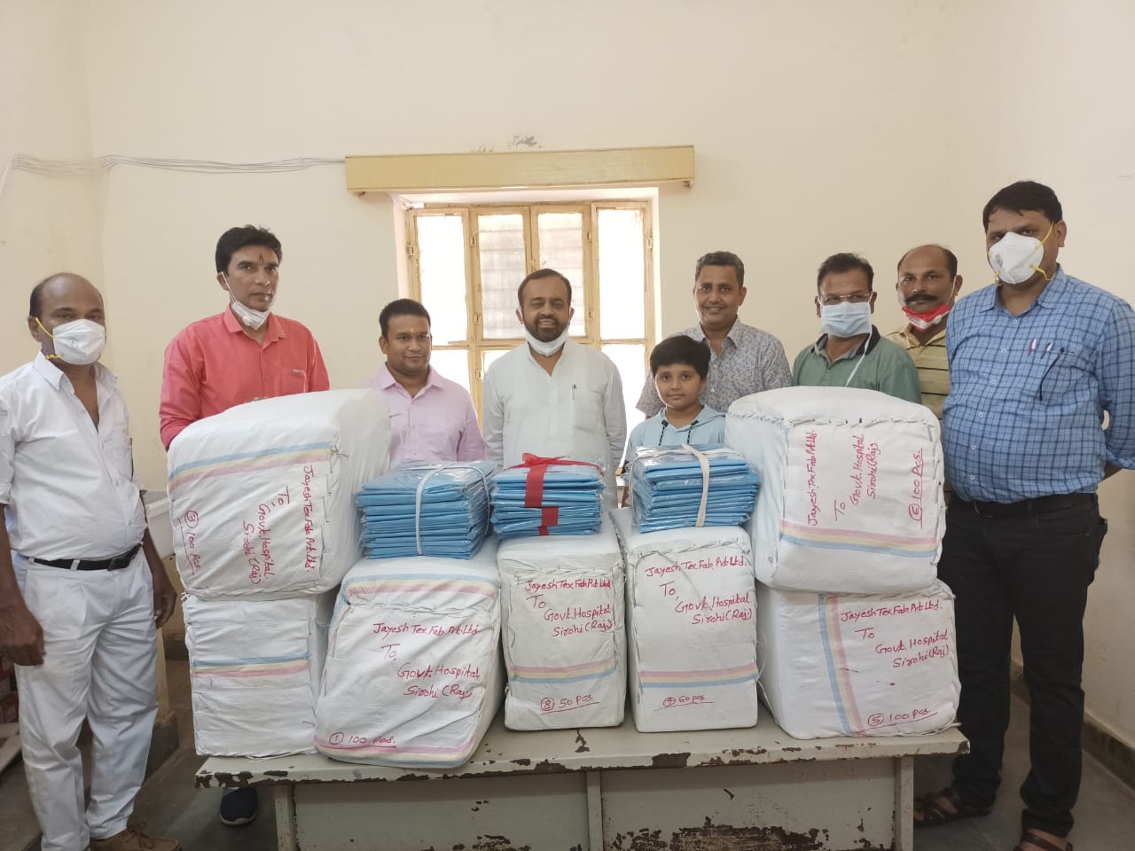 सिरोही जिला चिकित्सालय को भामाशाह ललीत प्रजापत निवासी माण्डवा द्वारा 1.20 लाख मूल्य की 600 बेडशीट भेंट, विधायक संयम लोढा ने जताया आभार