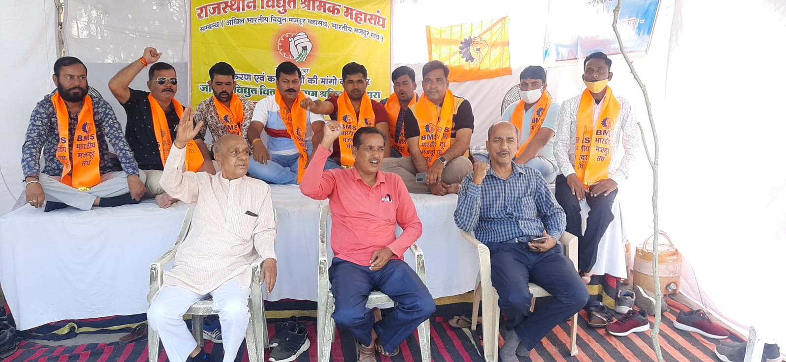 राजस्थान विधुत श्रमिक महासंघ संघ का धरना जयपुर में सातवें दिन भी जारी