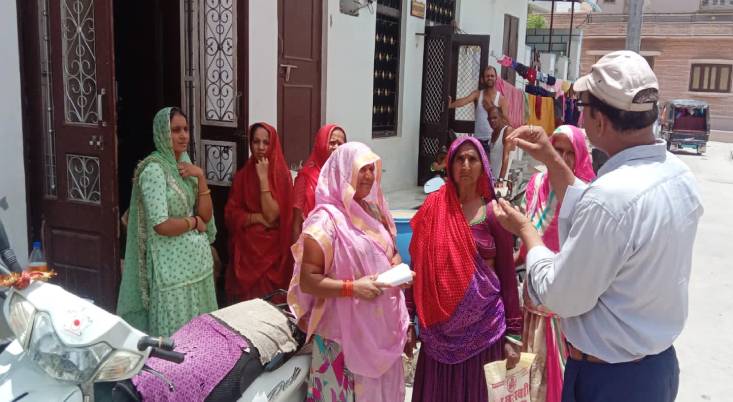घर-घर सपंर्क और लघु समूह चर्चा कर रूडिप कार्यों की जानकारी दी
