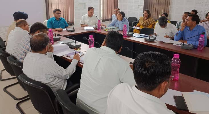 राज्य सरकार द्वारा संचालित फ्लैगशीप योजनाओं की समीक्षा बैठक आयोजित