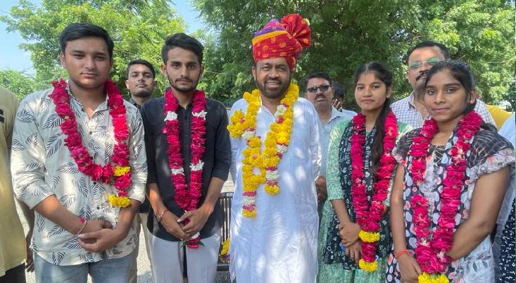 विधायक से मिले शिवगंज व पिंडवाडा के नवनिर्वाचित छात्र नेता, स्वागत कर लिया आशीर्वाद