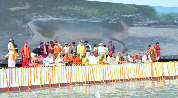 भगवान श्रीराम मंदिर की भव्य प्राण प्रतिष्ठा के दूसरे दिन हुआ सरयू मैया का पथमेड़ा से गए गोदुग्ध एवं पंचामृत से अभिषेक