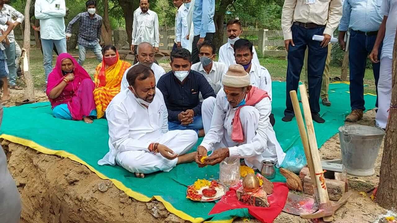 सिरोही विधायक संयम लोढ़ा ने बरलूट में कक्षाकक्षो व ओपन वेल खुदाई का किया शिलान्यास, सिरोहीवाले, सिरोही समाचार