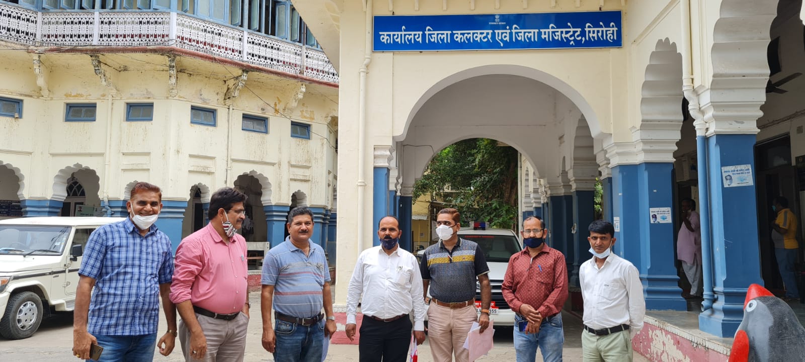राजस्थान शिक्षक संघ (प्रगतिशील) के प्रदेश मुख्य महामंत्री धर्मेन्द्र गहलोत ने प्रतिनिधिमंडल के साथ सिरोही कलेक्टर भगवती प्रसाद को ज्ञापन दिया , सिरोहीवाले, सिरोही समाचार