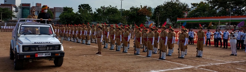 सिरोही जिले में 75वां स्वाधीनता दिवस हर्ष, उमंग और उत्साह से मनाया गया, जिला कलक्टर ने राष्ट्रीय ध्वज फहराकर मार्च पास्ट की सलामी ली, सिरोहीवाले, सिरोही समाचार