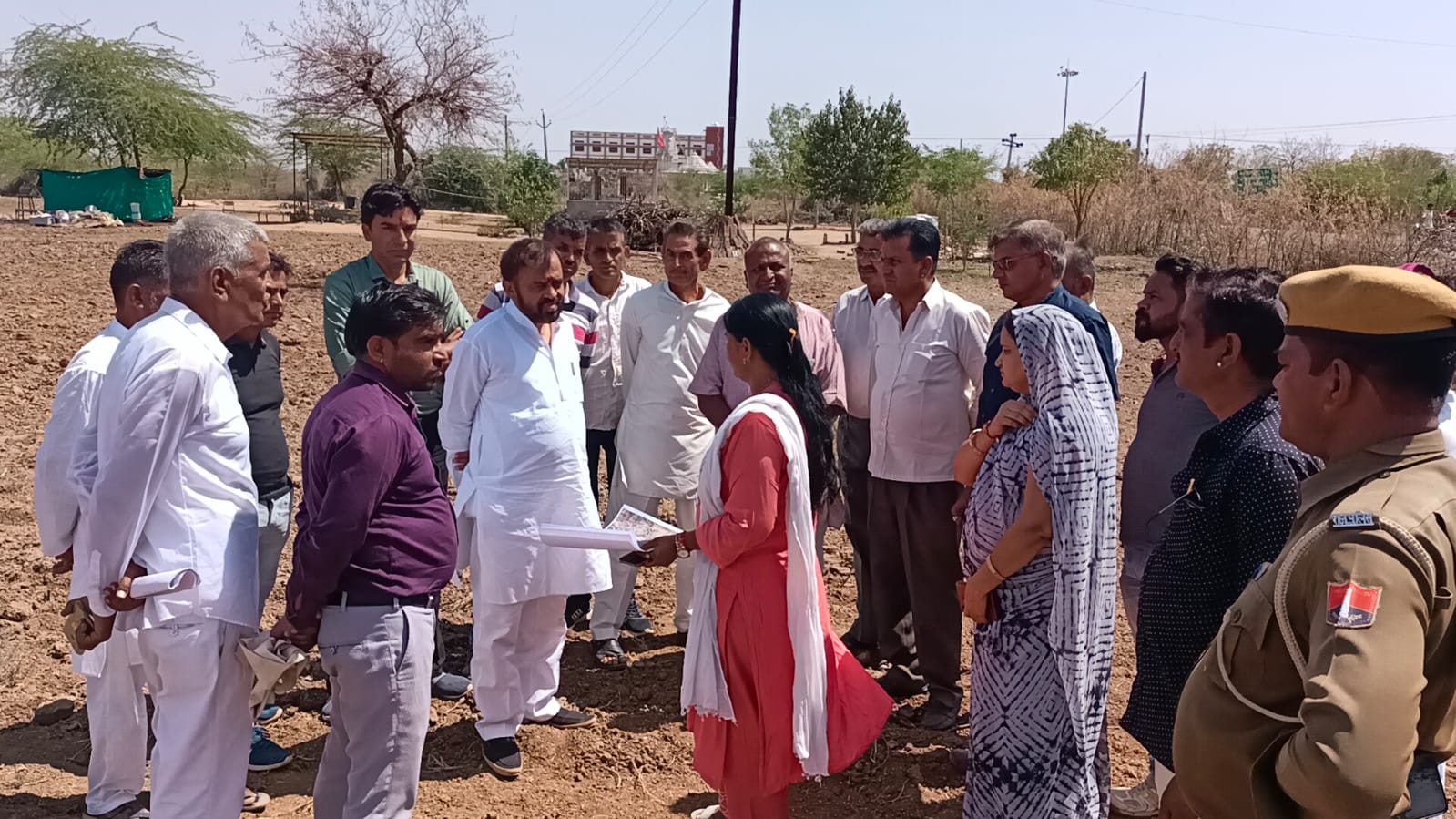 विधायक लोढा ने कालंद्री में महिला काॅलेज के लिए देखा जमीन का मौका, सिरोहीवाले, सिरोही समाचार