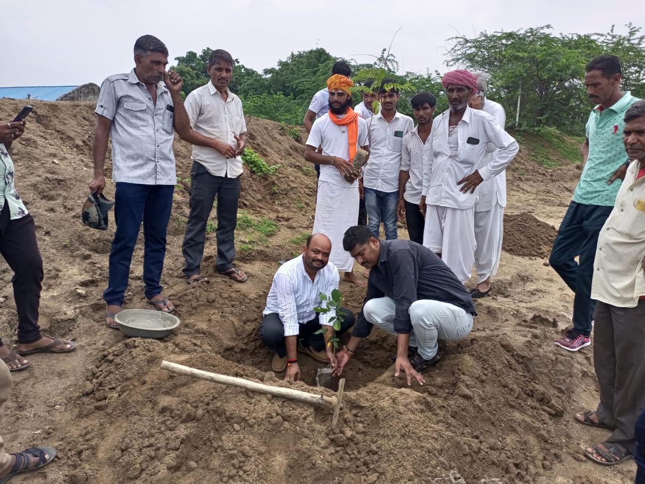 आजादी अमृत महोत्सव के तहत सिरोही प्रधान द्वारा हर घर तिरंगा वितरण अभियान पंचायत स्तर से शुरू।, सिरोहीवाले, सिरोही समाचार
