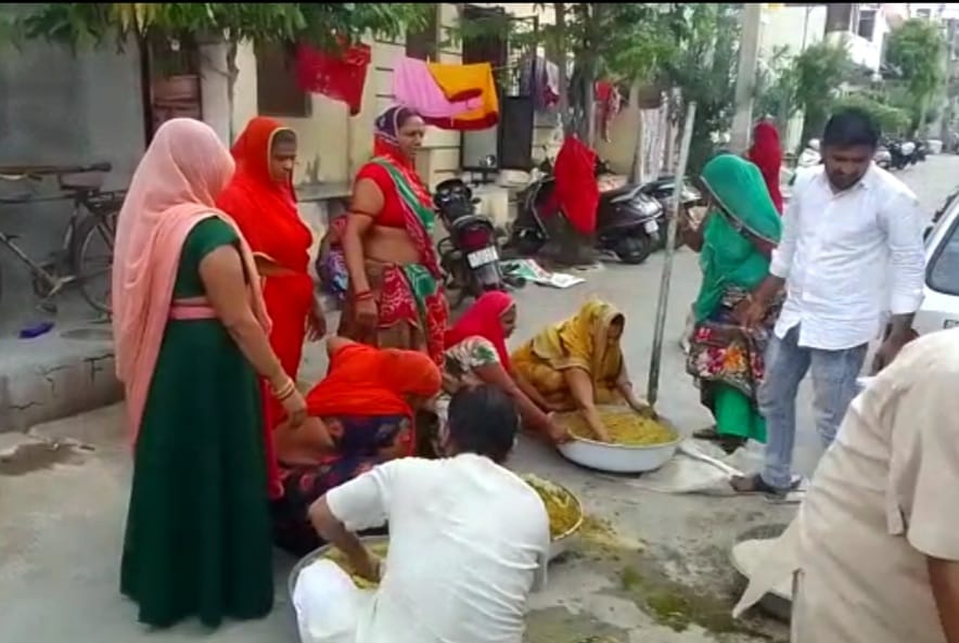 सभापति व उपसभापति ने महिला मंडल के हाथों बनाये लड्डू, गौवंश को खिलाएं।, सिरोहीवाले, सिरोही समाचार