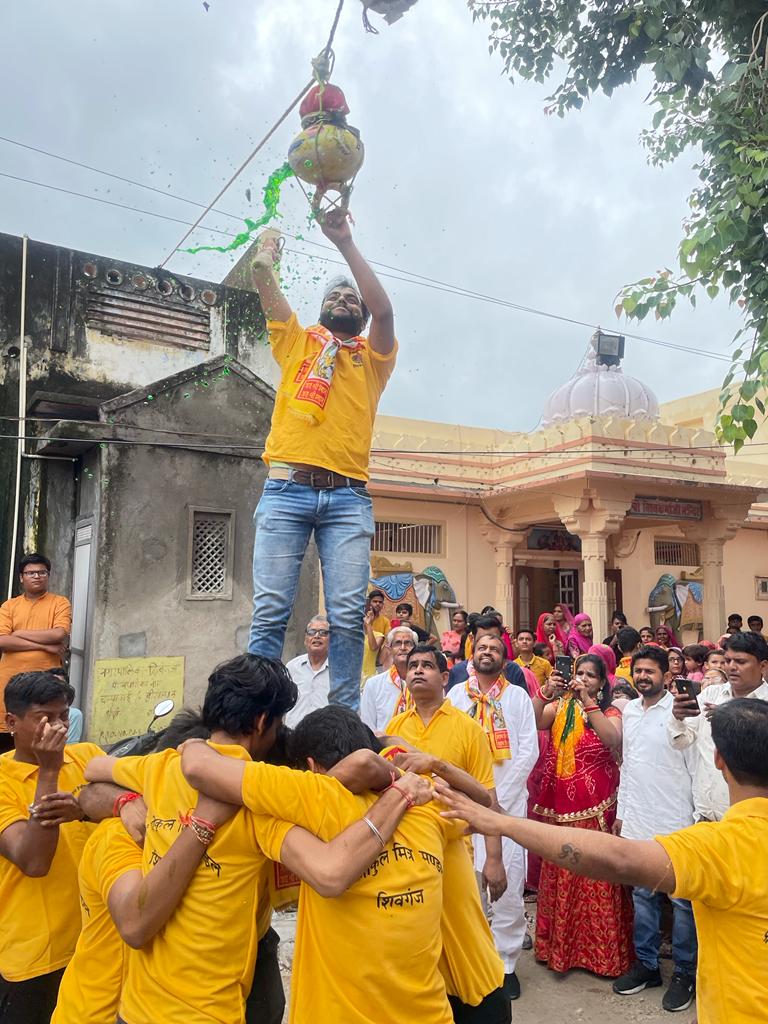 विधायक लोढ़ा ने दही हांडी कार्यक्रम में की शिरकत, पालकी यात्रा का हुआ आयोजन।, सिरोहीवाले, सिरोही समाचार